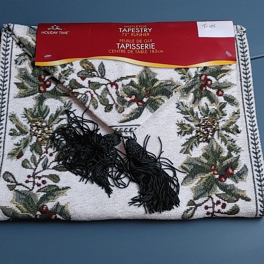 NWT Holiday Time Mistletoe Tapestry Table Runner 72" Christmas Decor Green/White